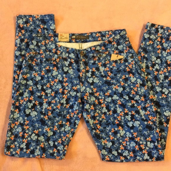 Levi’s 524 Skinny Jean Size 7 Medium - Picture 1 of 4